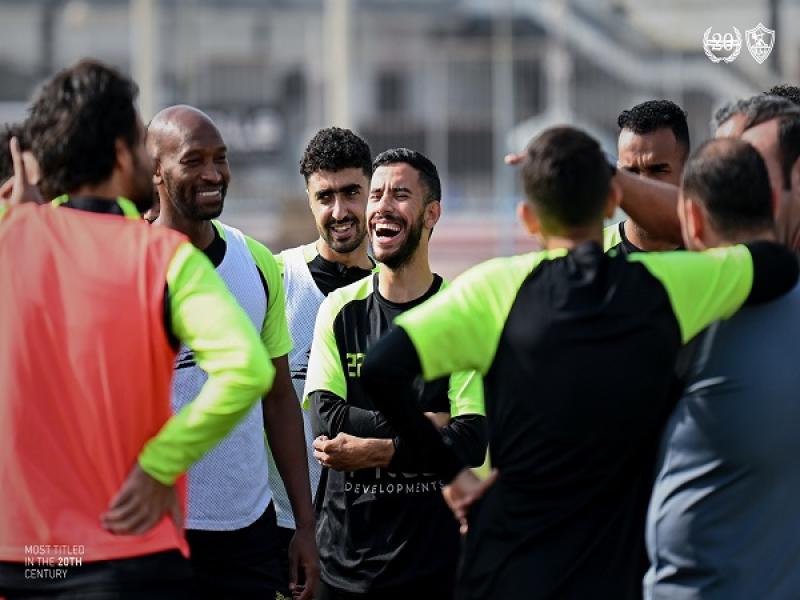 لاعبو الزمالك يحتفلون بعيد ميلاد أحمد فتوح ومهاب ياسر