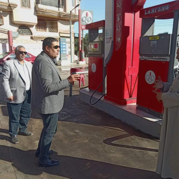 «رئيس سنورس بالفيوم» يتفقد مواقف السيارات ومحطات الوقود