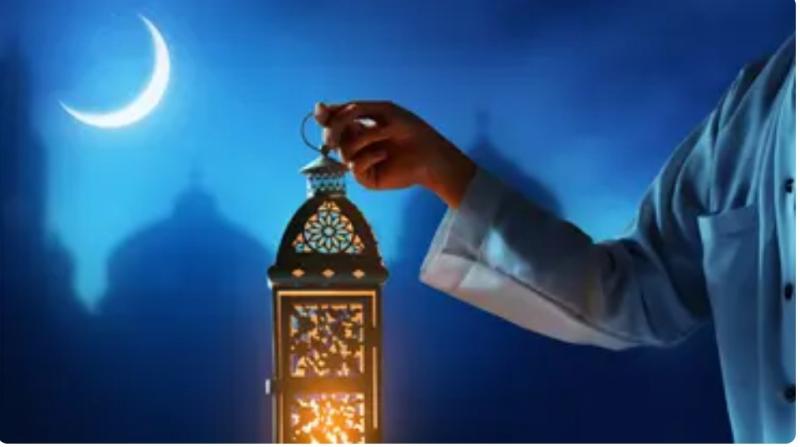 جائز بشرط.. «الإفتاء» توضح حكم استخدام العطور في نهار رمضان