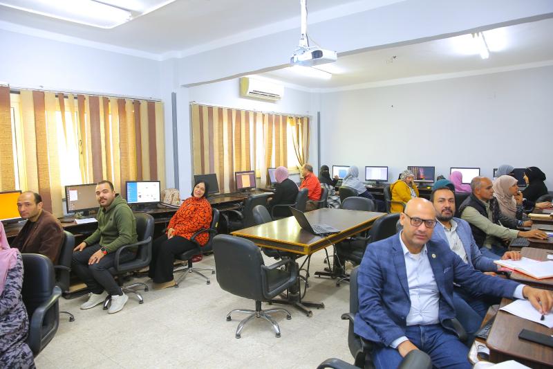 محافظ كفرالشيخ يتابع فعاليات  مبادرة الموظف الرقمي بالتعاون مع وزارة الاتصالات وشركة ICDL Arabia