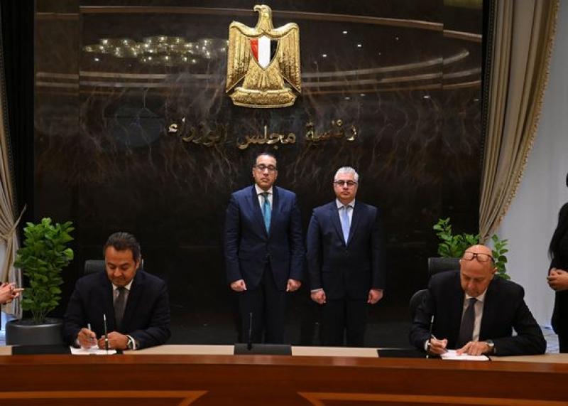 رئيس الوزراء يشهد توقيع اتفاقية إطارية بشأن إقامة مصنع ”سان جوبان” للزُجاج المُسطح بـ ”اقتصادية قناة السويس”