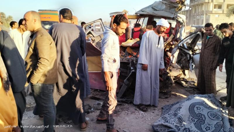 جثث و10 مصابين.. ننشر أسماء ضحايا حادث تصادم سيارتين بأسيوط