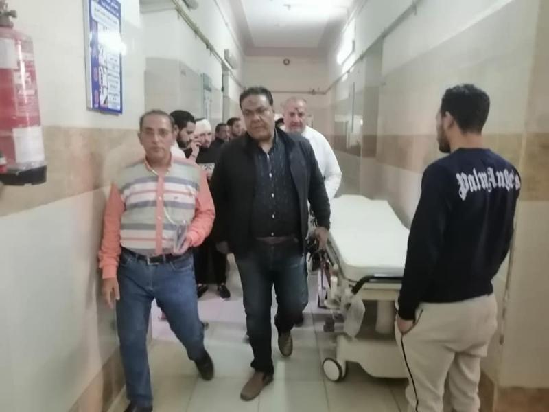 رئيس مدينة منوف يطمئن على مصابي حادث البريجات- كفر داوود بالمستشفى العام