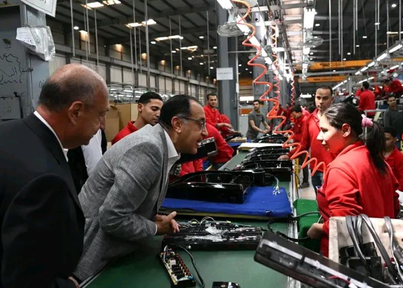 رئيس الوزراء يزور مصنع ”فريش إليكتريك” لصناعة الأجهزة المنزلية بالعاشر من رمضان