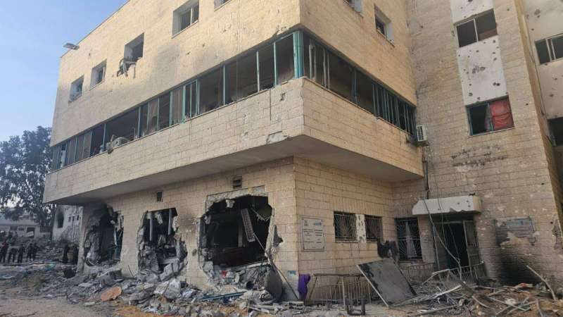 بعد انسحاب الاحتلال: عشرات الجثامين ودمار هائل في البنية التحتية في مجمع الشفاء ومحيطه بقطاع غزة