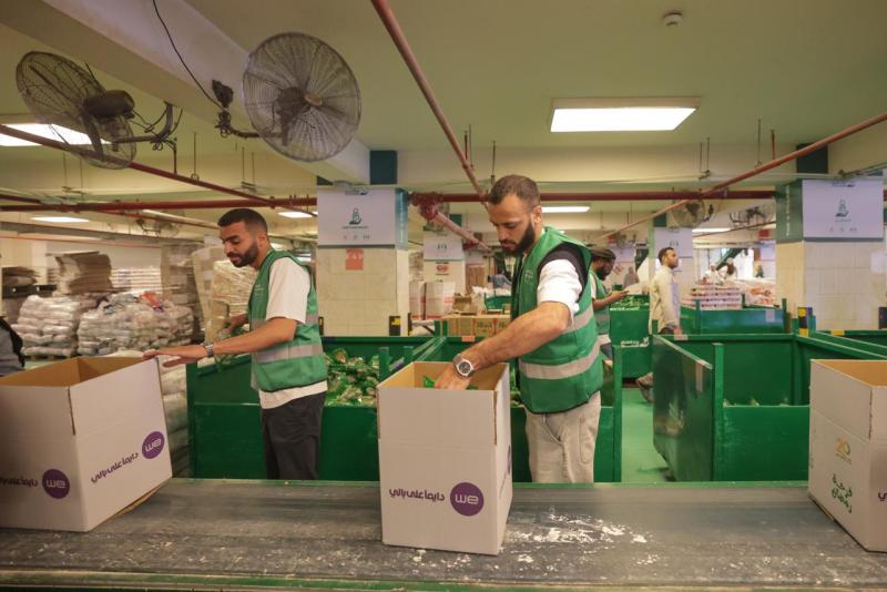 نادي بيراميدز يشارك مؤسسة ”بنك الطعام” تعبئة كراتين رمضان لدعم الأسر الأكثر احتياجاً