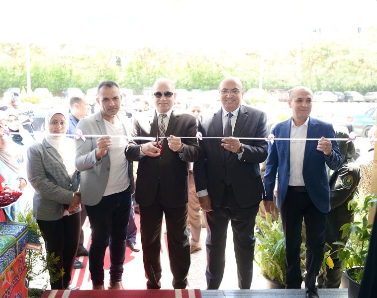 افتتاح المعرض الخيري للملابس بجامعة المنصورة