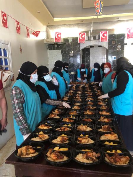 المجلس القومي للمرأة بالفيوم يوزع 150 ألف وجبة إفطار على غير القادرات