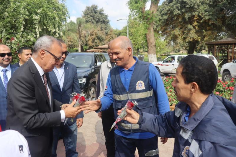 ”الهجان” يتفقد حدائق القناطر الخيرية لتقديم التهنئة للمواطنين بمناسبة عيد الفطر المبارك