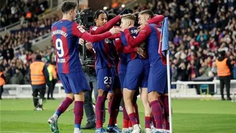 جواو فيلكيس يقود هجوم برشلونة أمام قادش في الدوري الإسباني