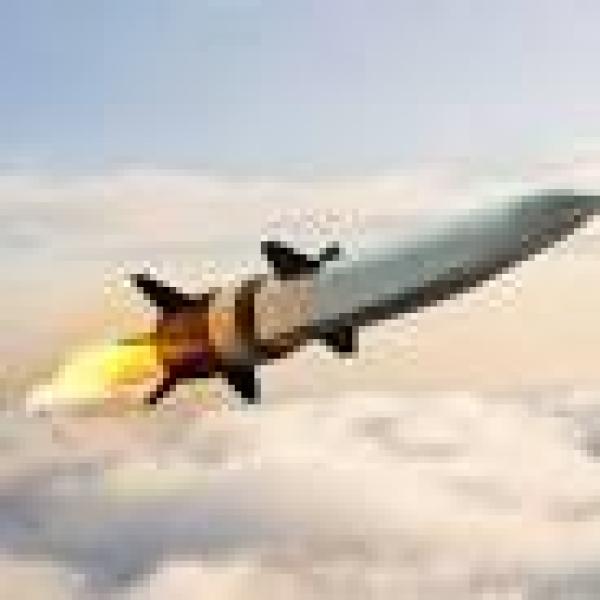 ايران تزيح الستار عن  أول صاروخ باليستي فرط صوتي من إنتاجها.. يمكن للصواريخ فرط صوتية الانطلاق بسرعات تزيد بخمس مرات على الأقل