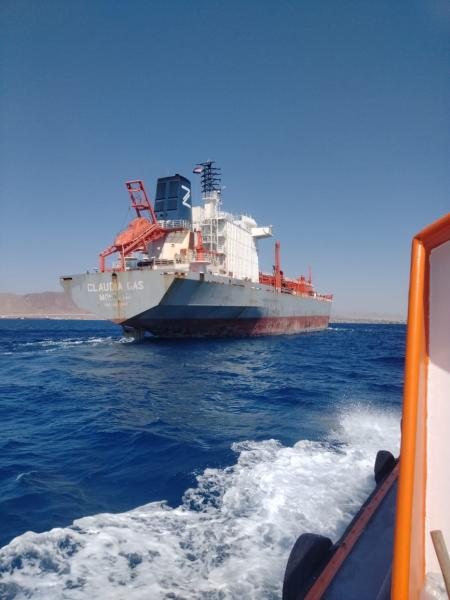 وصول سفينة الغاز الليبيرالية الجانحة بخليج العقبة لميناء سفاجا البحري لإجراء أعمال الصيانة والإصلاح