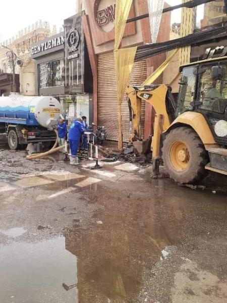 محافظ الشرقية يأمر بسرعة إصلاح كسر بماسورة مياه الشرب بشارع الجلاء بمدينة الزقازيق