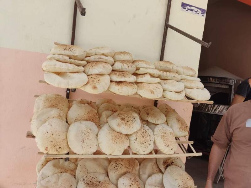 محافظ البحر الأحمر  يؤكد متابعة تطبيق قرار تخفيض أسعار الخبز السياحي والحر