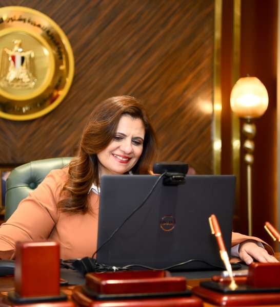 وزيرة الهجرة تعقد اجتماعًا مع الشركة الاستثمارية للمصريين بالخارج لمتابعة المستجدات