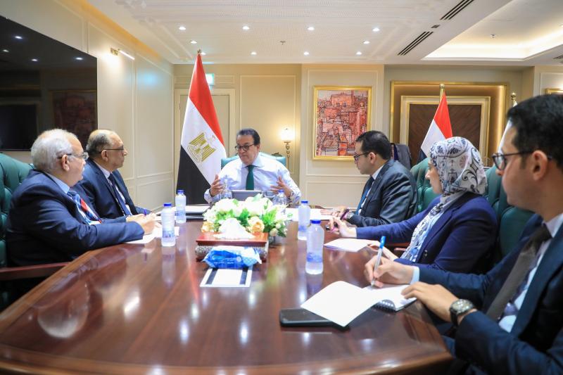 وزير الصحة يعقد اجتماعا لمتابعة آخر مستجدات المشروع القومي لتنمية الأسرة المصرية