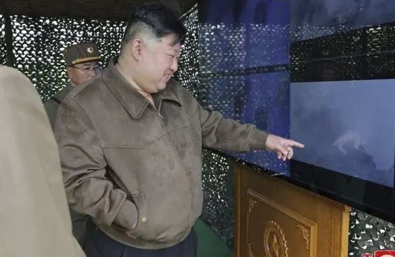 كيم جونج أون زعيم كوريا الشمالية 
