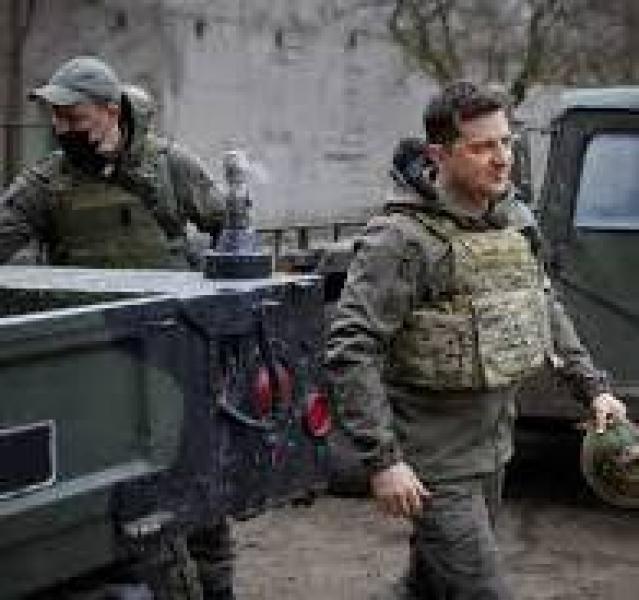 زيلنسكي علي خط الجبهة في الشرق الاوكراني