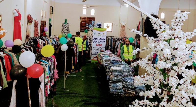 جمعية الأورمان توزع 3600 قطعة ملابس في قرى بيلا بكفر الشيخ