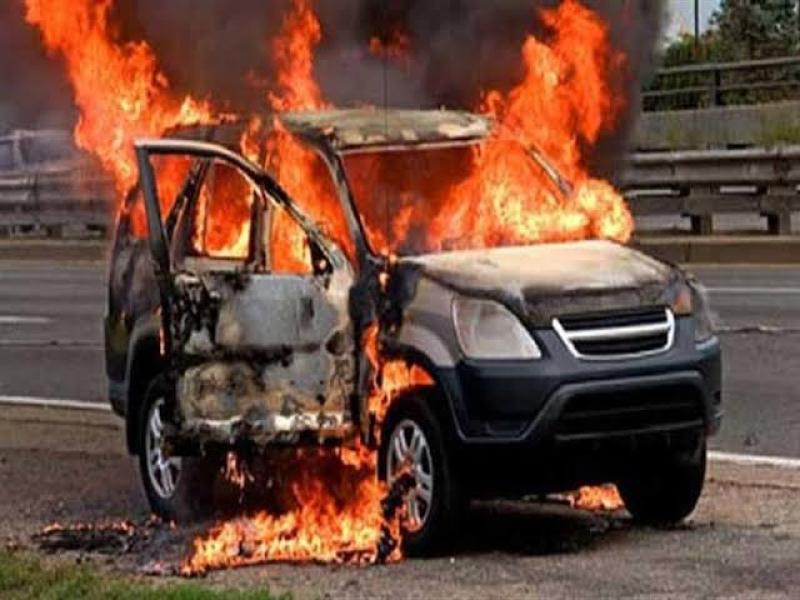 عامل يشعل النيران في سيارة شقيق زوجته بسوهاج