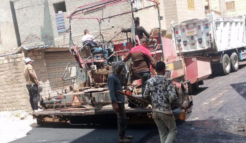محافظ كفر الشيخ يتابع أعمال رصف شارع «البهلول» بمدينة بلطيم