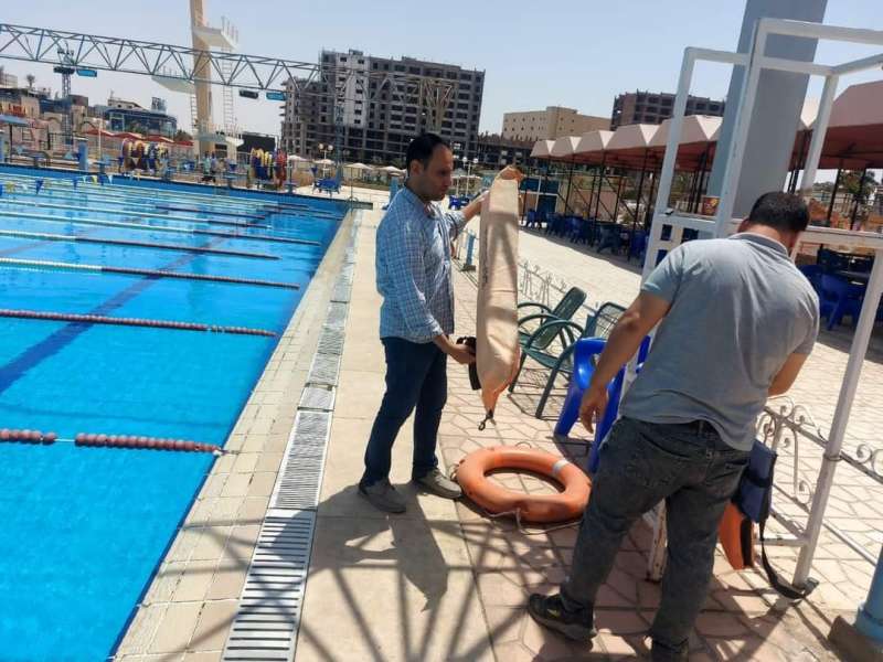 ” شباب الشرقية ” تتابع إلتزام حمامات السباحة بعوامل السلامة وضوابط الكود المصري