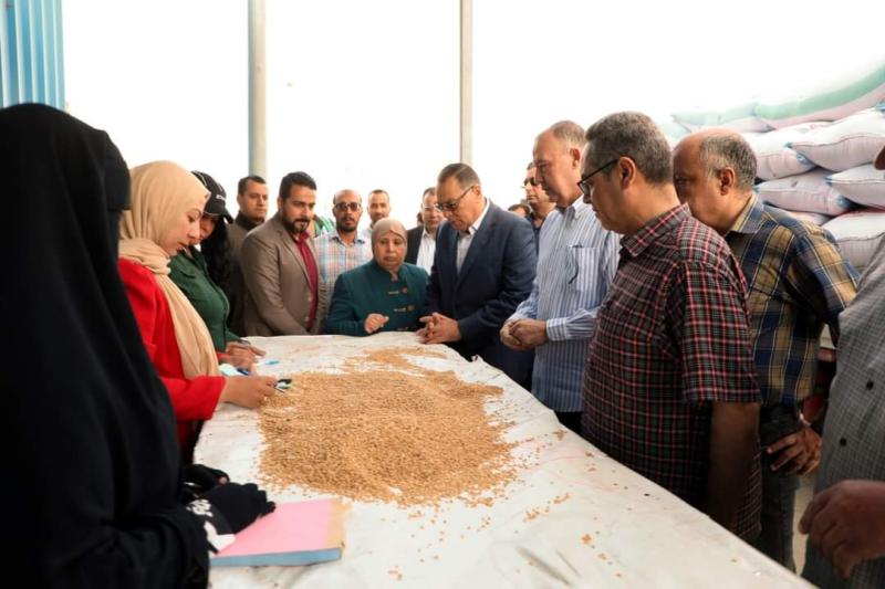 محافظ الشرقية يتفقد صومعة منيا القمح لمتابعة سير إنتظام أعمال توريد واستلام محصول القمح