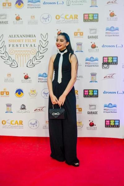 ياسمينا العبد تحصل علي جائزة ” فئة التمثيل ” في ختام مهرجان الإسكندرية للفيلم القصير