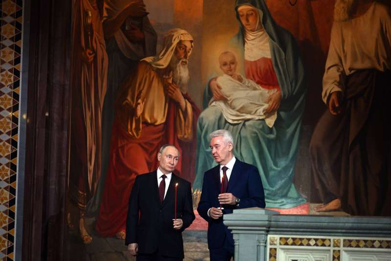 الرئيس الروسى يحضر قداس عيد الفصح في موسكو