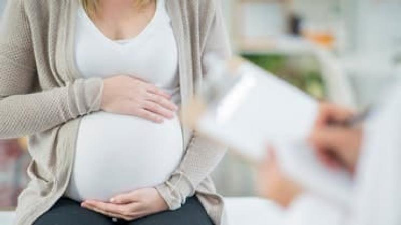 ”ولادة بدون حمل” ..حكاية لافتة حيرت السوشيال ميديا
