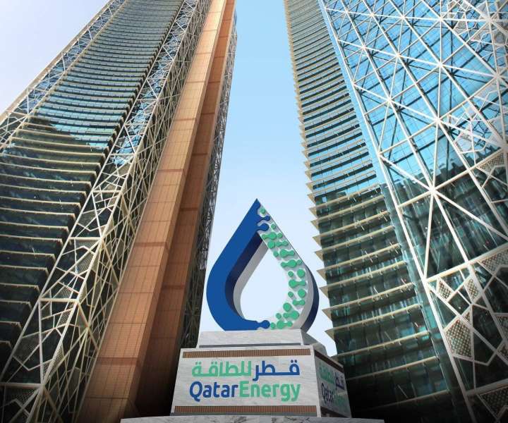 قطر للطاقة تستحوذ على حصة في منطقتين قبالة السواحل المصرية