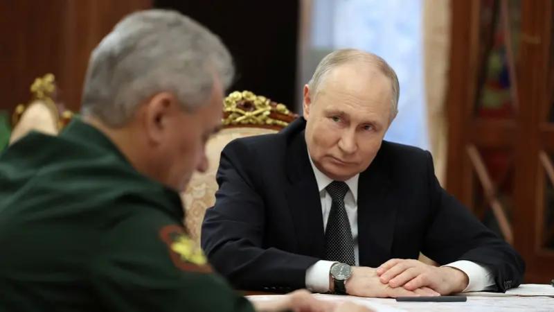 الرئيس بوتين ووزير دفاعه المقال