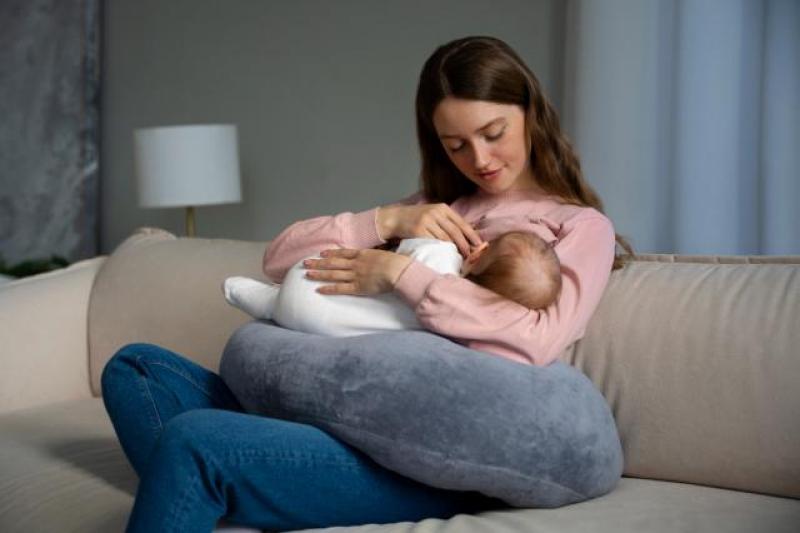 أهمية الرضاعة الطبيعية وتوضيح المفاهيم الخاطئة حولها