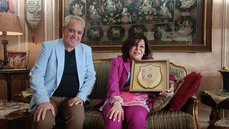 في العيد المآسي لجمعية كتاب ونقاد السينما تمنح درع التكريم للفنانة نجوي فؤاد
