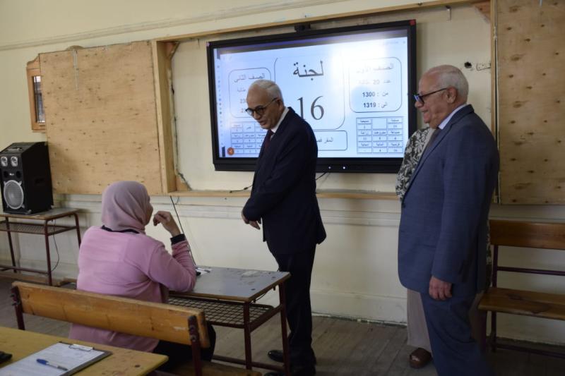 وزير التعليم ومحافظ بورسعيد يتفقدان لجان امتحانات الثاني الثانوي والقوافل التعليمية المجانية