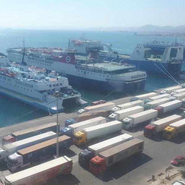 تداول 11 ألف طن و 821 شاحنة بضائع عامة ومتنوعة بموانئ البحر الأحمر