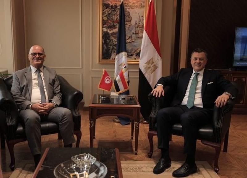وزير السياحة والآثار يبحث مع سفير تونس بالقاهرة أوجه التعاون بين البلدين