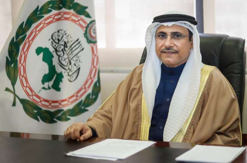 رئيس البرلمان العربي يهنئ  ملك البحرين بتولي رئاسة القمة العربية ونجاحها