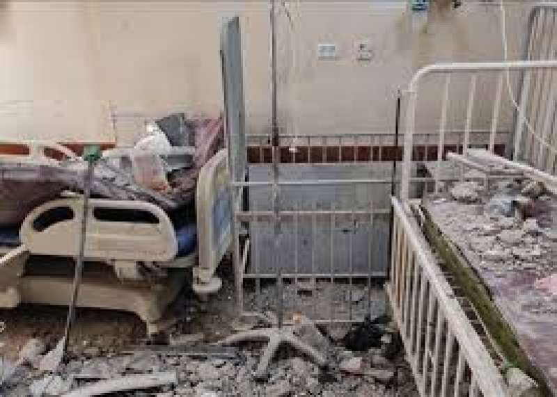 جيش الاحتلال الإسرائيلي : يجبر الطواقم الطبية على إخلاء مستشفى كمال عدوان