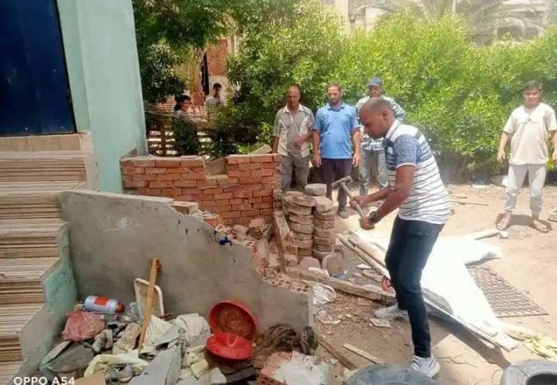 استمرارا حملات رفع الاشغالات بكافة الاحياء بمدينة العاشر من رمضان