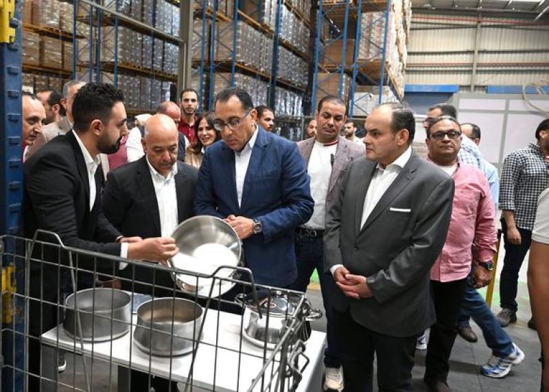 رئيس الوزراء يتفقد مصنع ”سب مصر - زهران” للأجهزة والأواني المنزلية