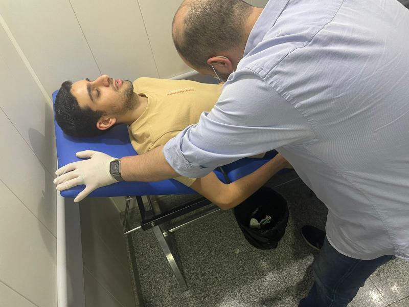 نجل مصطفى قمر يتعرض لوعكة صحية ويُنقل للمستشفي