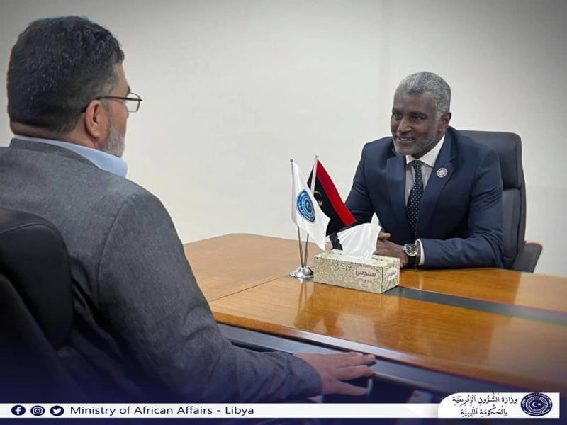 وزير الشؤون الافريقية الليبي السيد عبد المجيد ونظيره وزير الشؤون التقنية