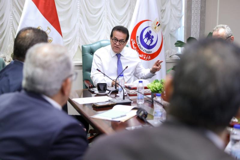 وزير صحة يعقد اجتماعاً للوقوف على مستجدات العمل بالمبادرة الرئاسية لإنهاء قوائم الانتظار