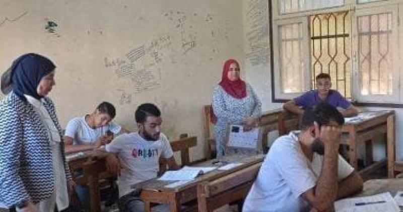 رئيس الإدارة المركزية بالإسكندرية تتفقد امتحانات الثانوية الأزهرية