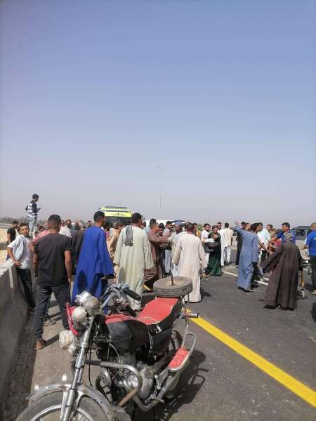 مصرع وإصابة شخصين بحادث تصادم سيارتين نقل بمقطورة بسوهاج