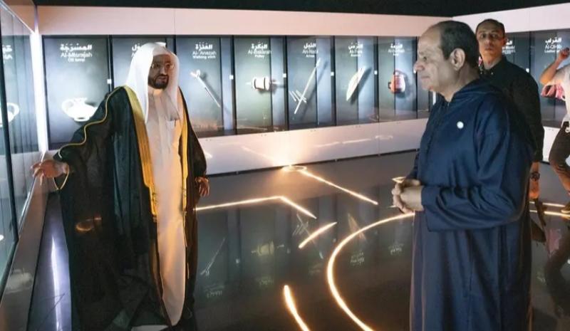 الرئيس السيسي يزور المتحف الدولي للسيرة النبوية بالمدينة المنورة