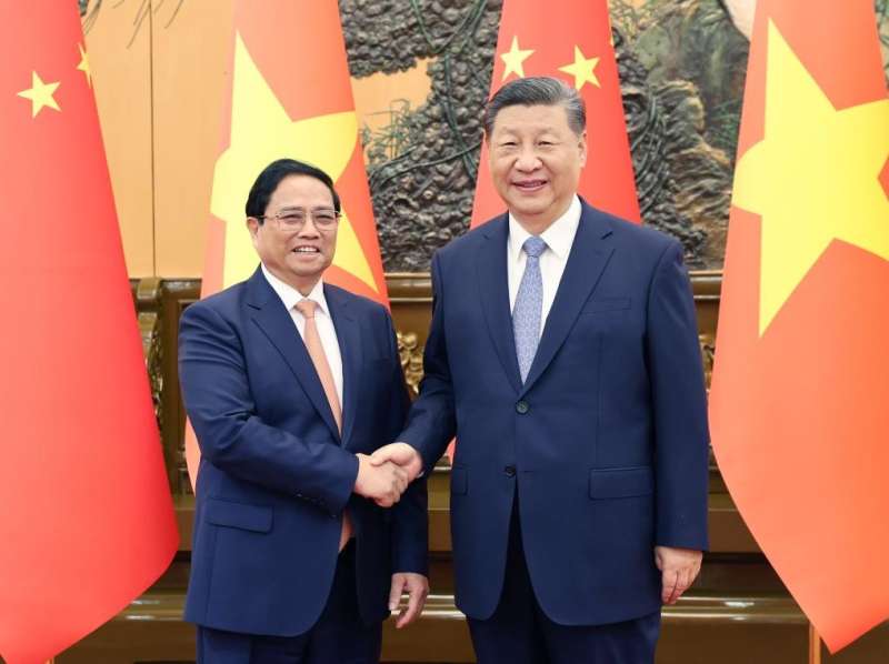”شى” يلتقي رئيس الوزراء الفيتنامي ويؤكد على أن الصين مستعدة للعمل مع فيتنام للحفاظ على التضامن والصداقة