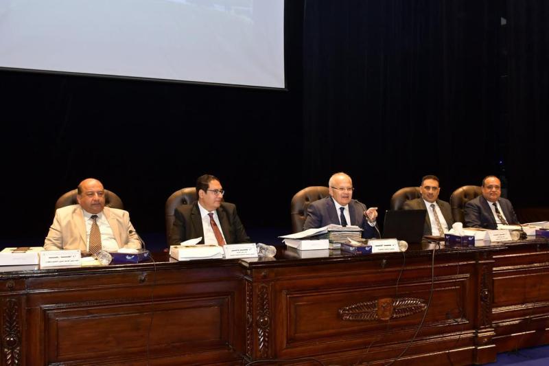 مجلس جامعة القاهرة يشيد بالتقدم إلى المركز 12 عالمياً فى تخصصى الصيدلة والسموم و33 الرياضيات و44 علم البوليمر