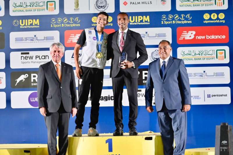 ياسر حفني أفضل مدرب في بطولة العالم للخماسي الحديث للناشئين